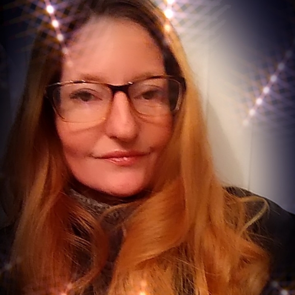 Meet your Posher, Christine - Picture 2 of 5